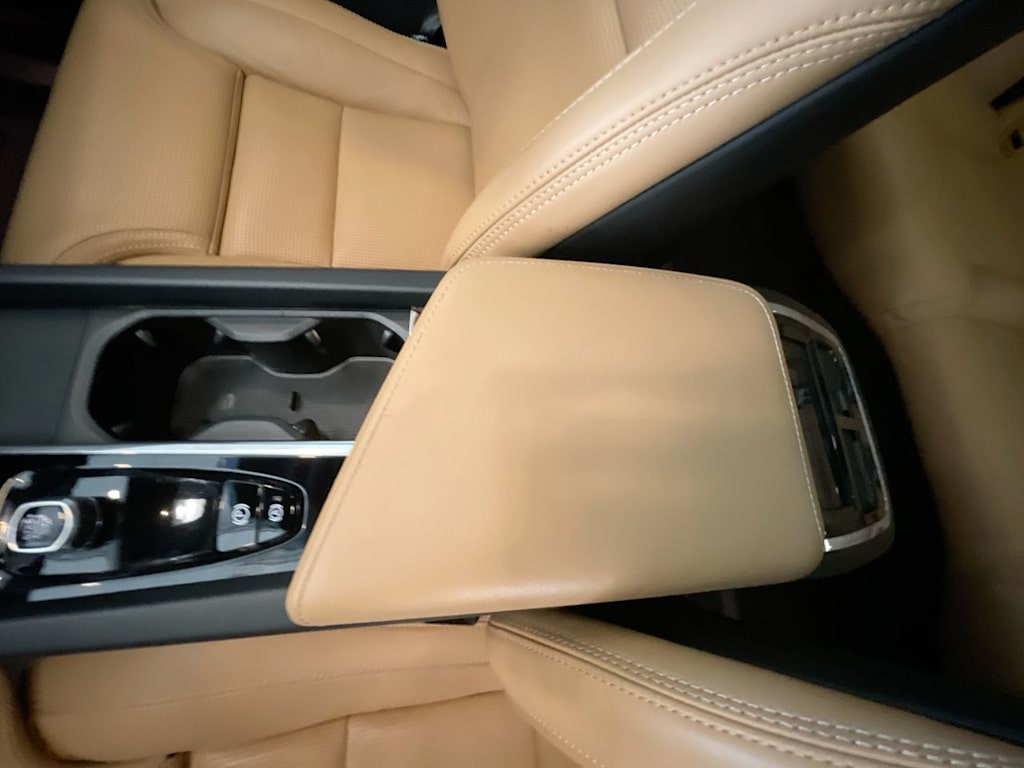 Thumbnail: 2022 Volvo XC60 - 27