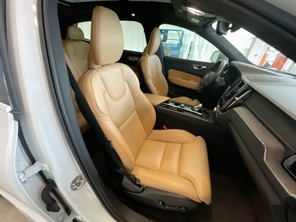 Thumbnail: 2022 Volvo XC60 - 11
