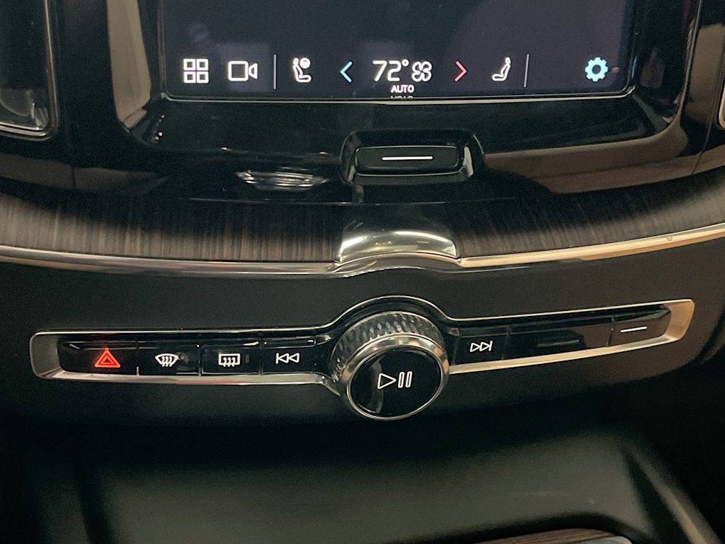 Thumbnail: 2022 Volvo XC60 - 26