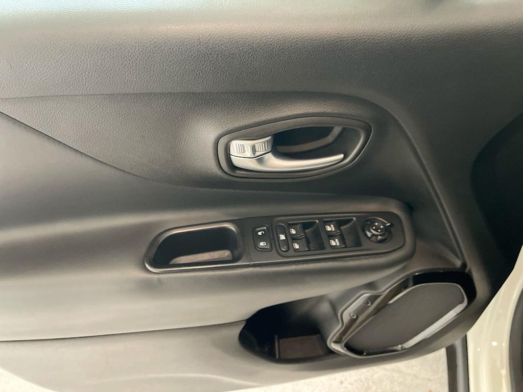 Thumbnail: 2017 Jeep Renegade - 22