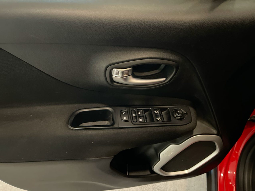 Thumbnail: 2019 Jeep Renegade - 23