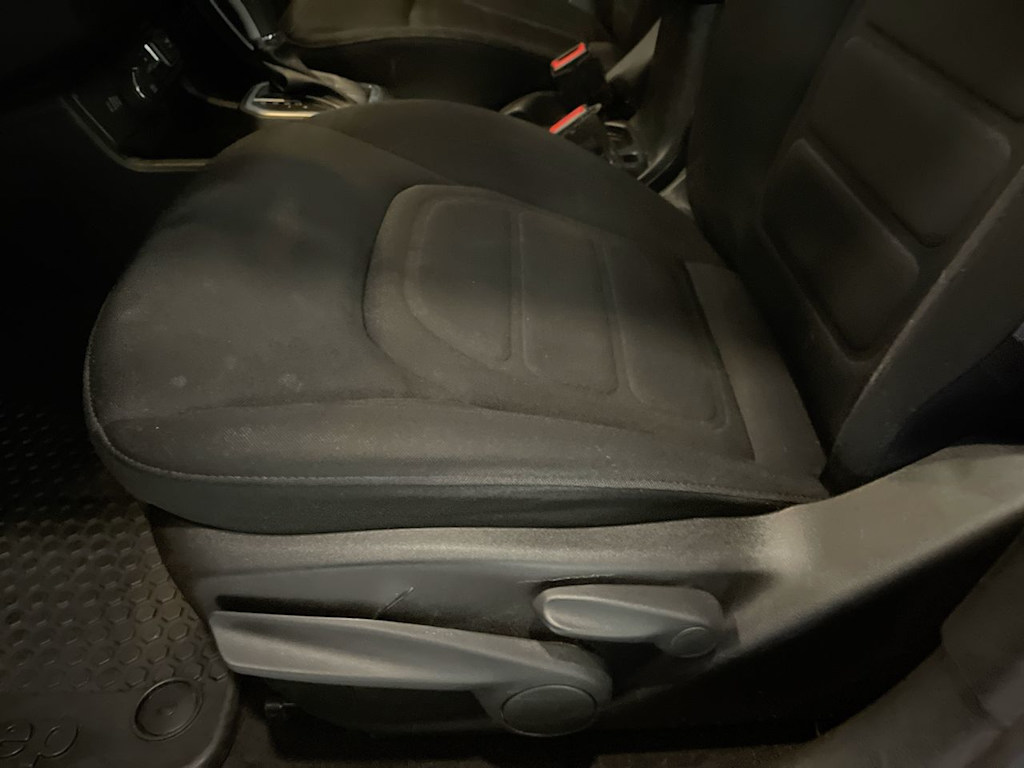 Thumbnail: 2019 Jeep Renegade - 22