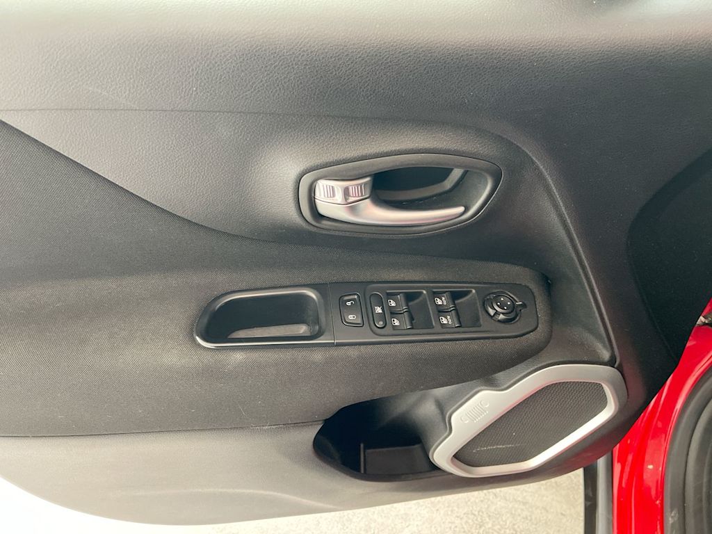 Thumbnail: 2019 Jeep Renegade - 23