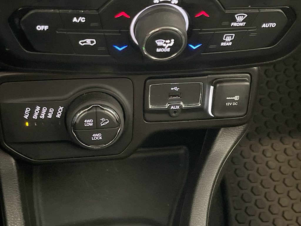 Thumbnail: 2023 Jeep Renegade - 25