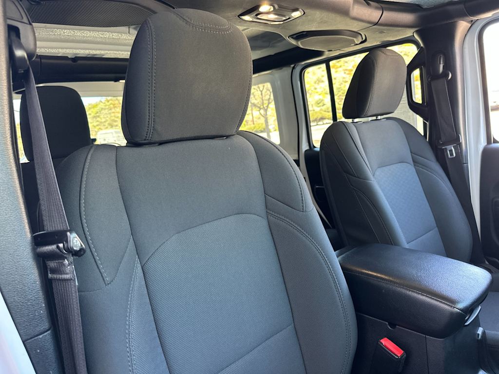 Thumbnail: 2021 Jeep Wrangler - 23