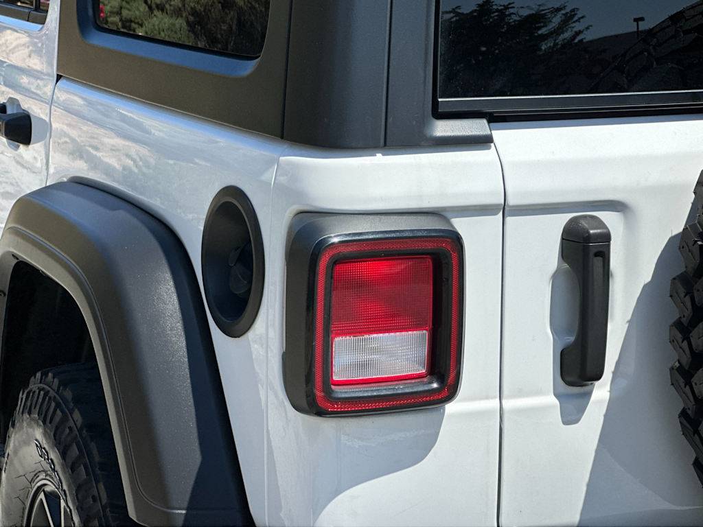 Thumbnail: 2021 Jeep Wrangler - 27