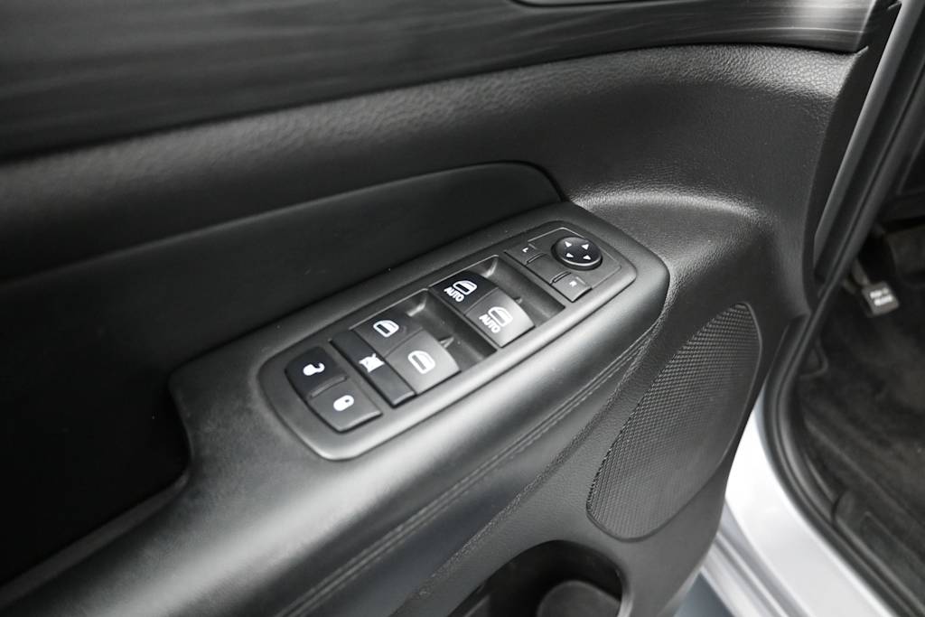 Thumbnail: 2019 Jeep Grand Cherokee - 17