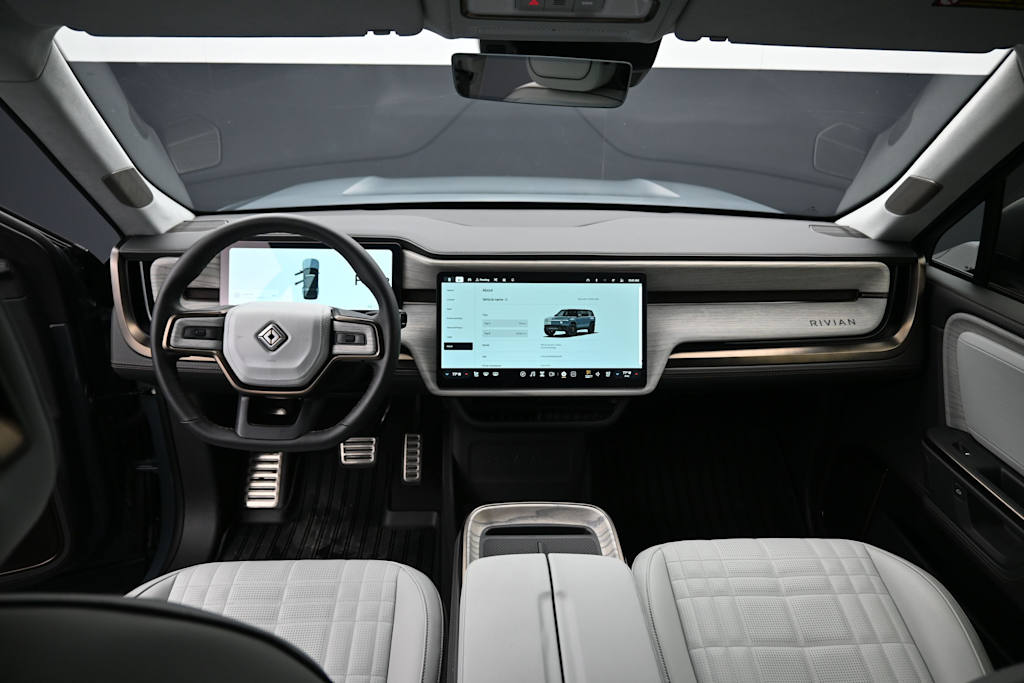 Thumbnail: 2025 Rivian R1S - 10