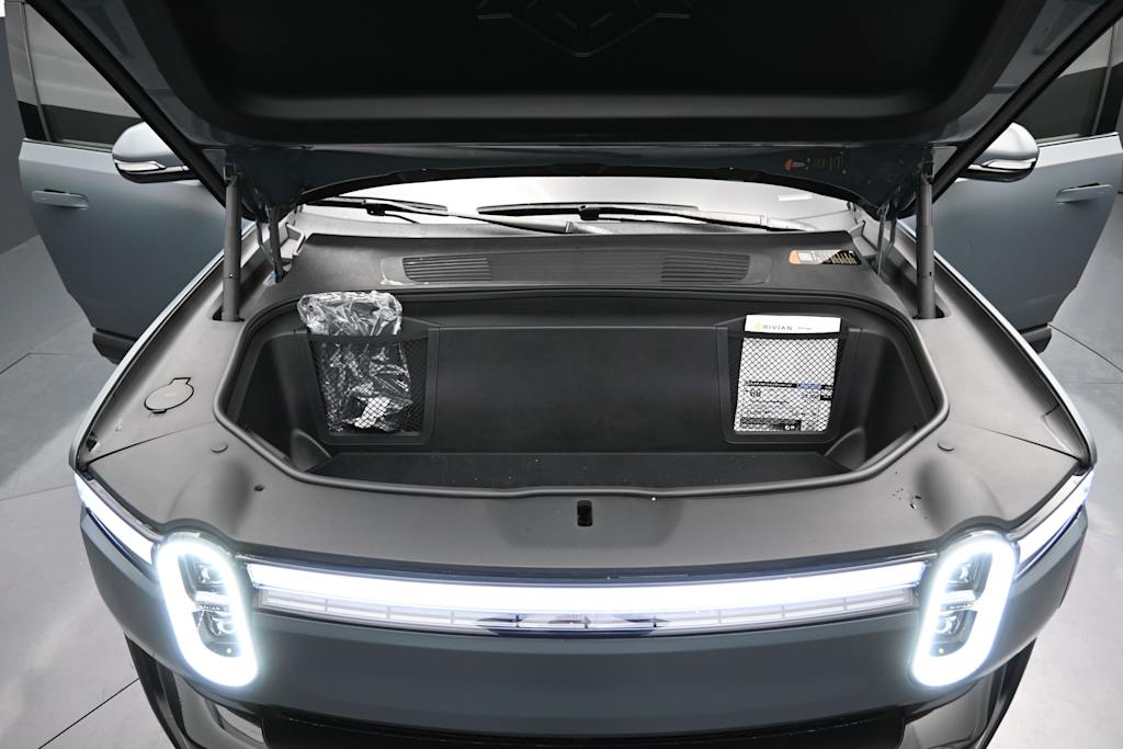 Thumbnail: 2025 Rivian R1S - 9