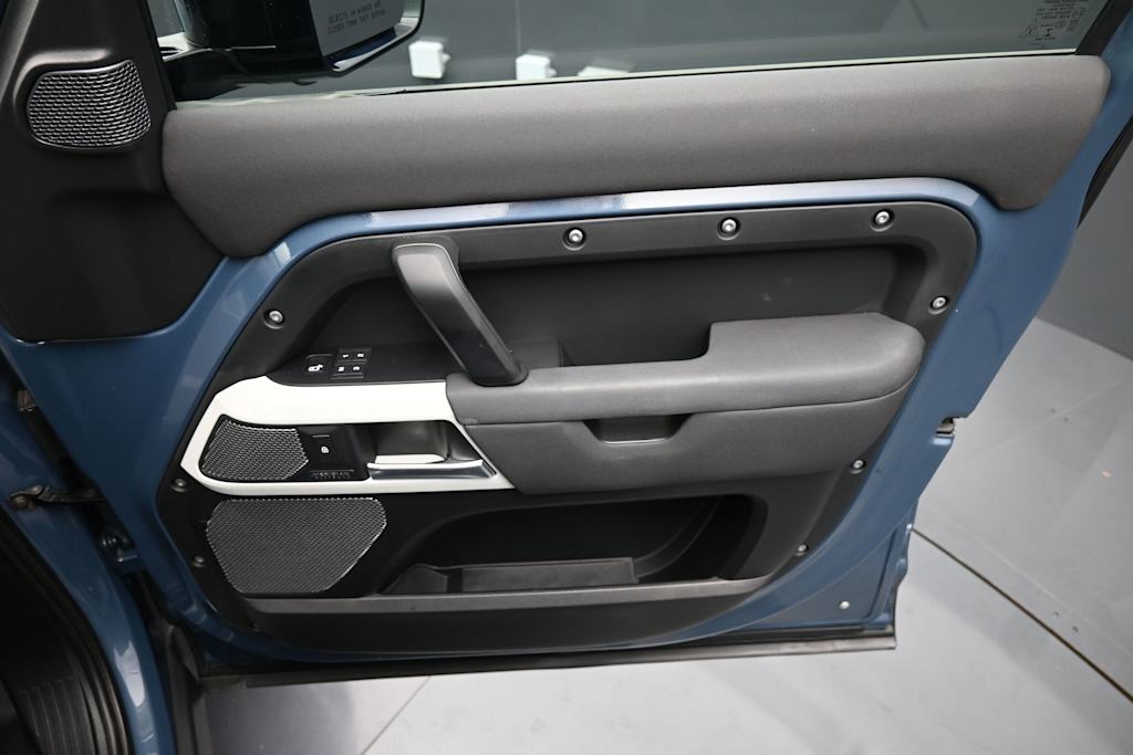 Thumbnail: 2022 Land Rover Defender - 25