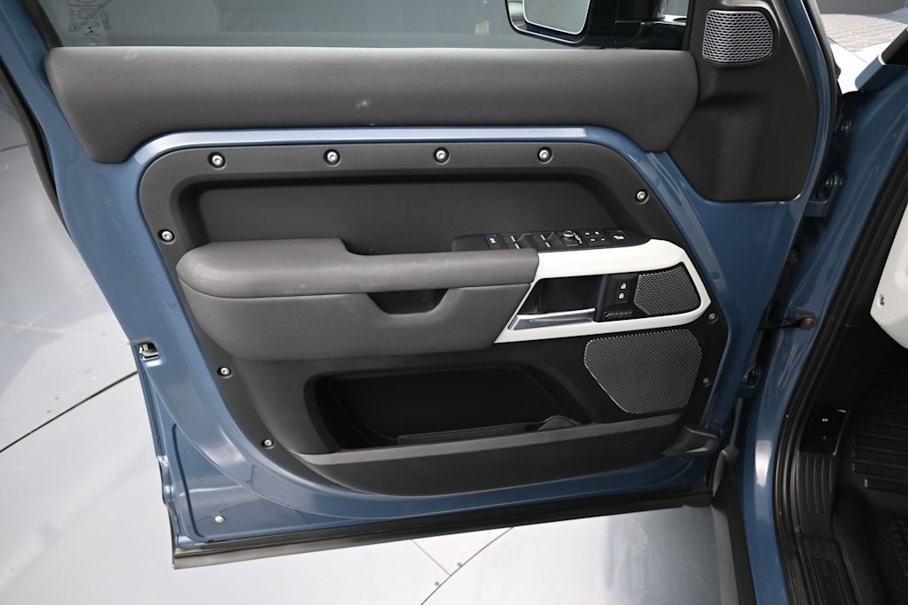 Thumbnail: 2022 Land Rover Defender - 17