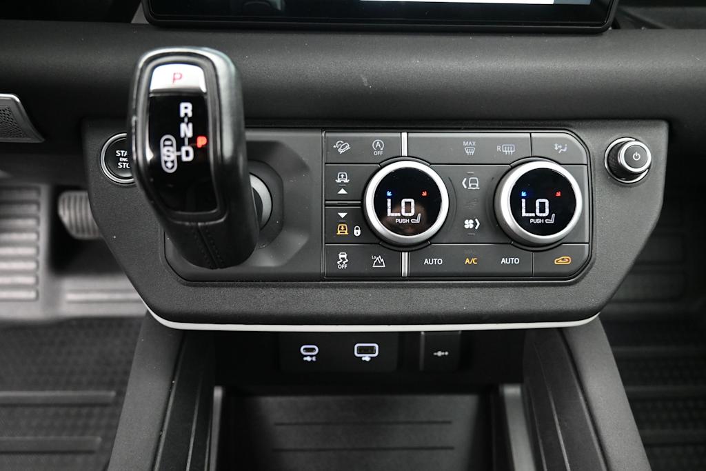 Thumbnail: 2022 Land Rover Defender - 21