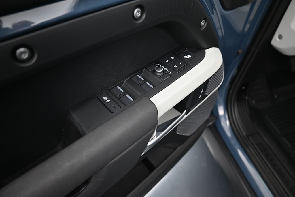 Thumbnail: 2022 Land Rover Defender - 22