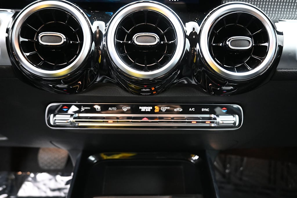 Thumbnail: 2022 Mercedes-Benz GLB - 21