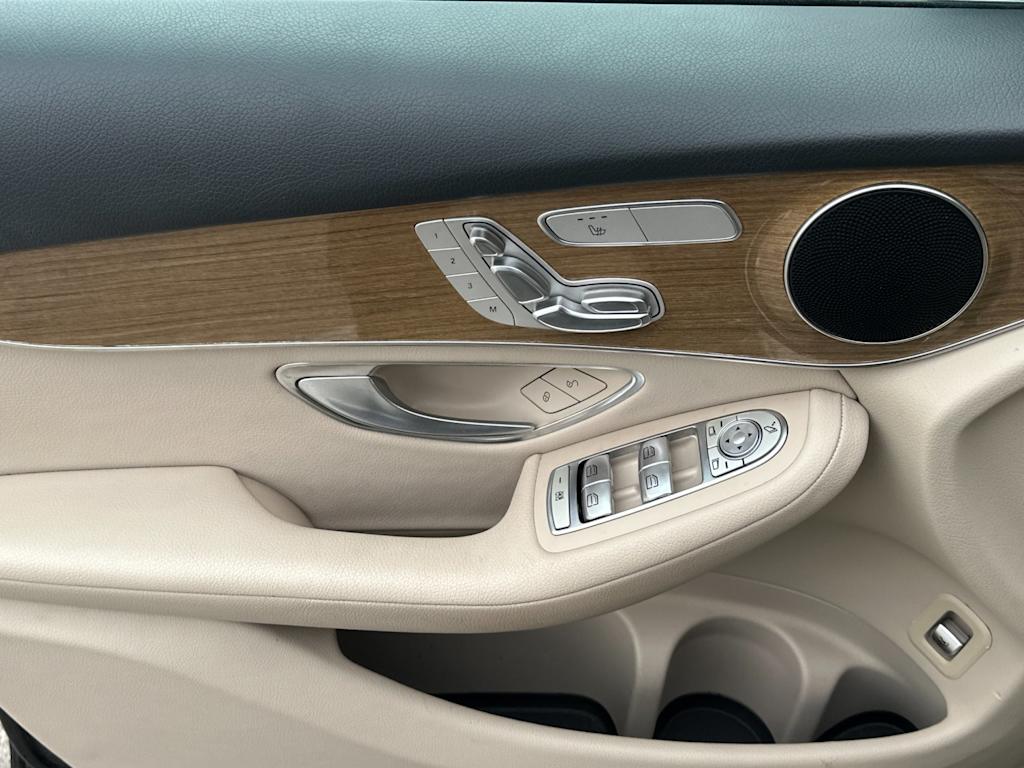 Thumbnail: 2018 Mercedes-Benz GLC - 20