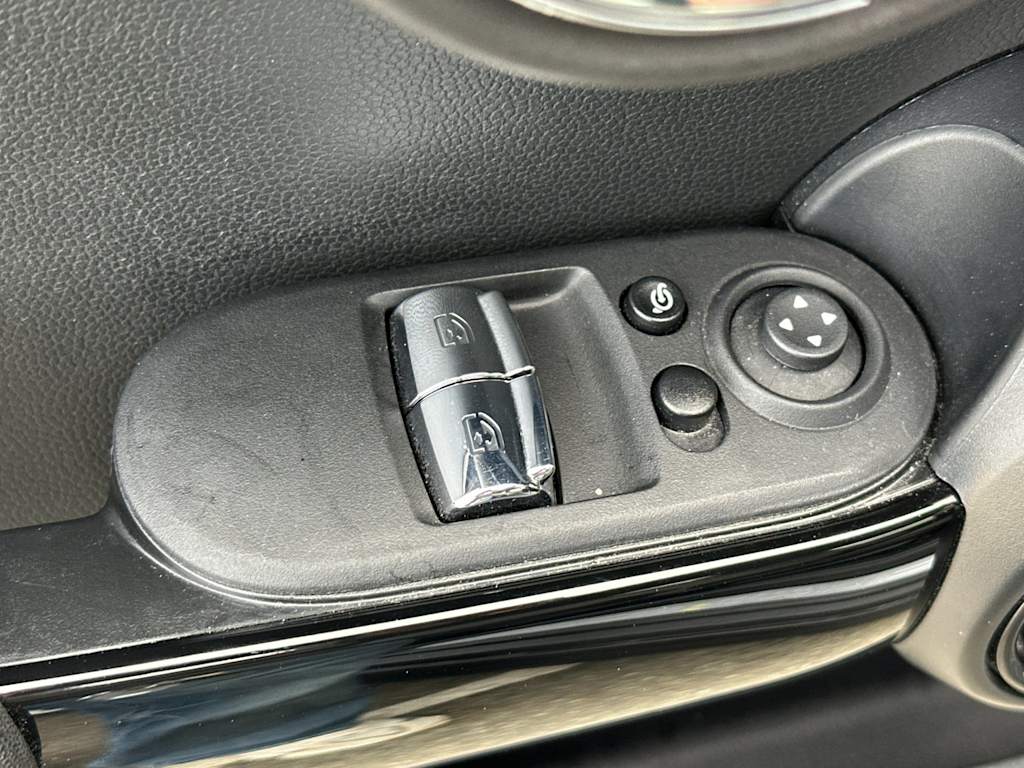 Thumbnail: 2023 MINI Cooper - 23