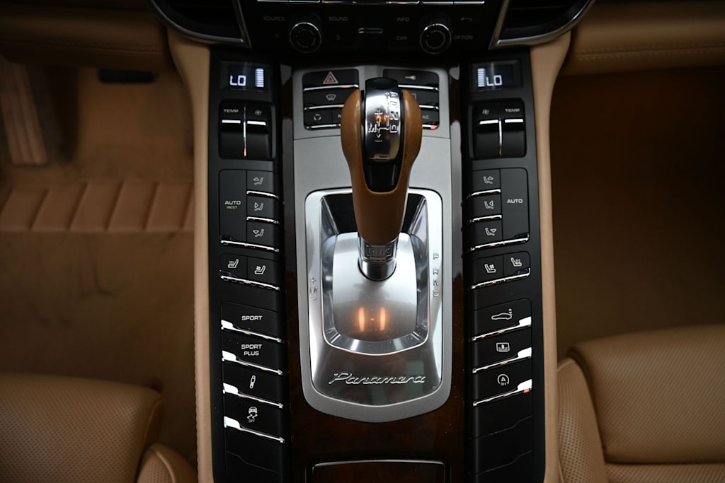 Thumbnail: 2011 Porsche Panamera - 16