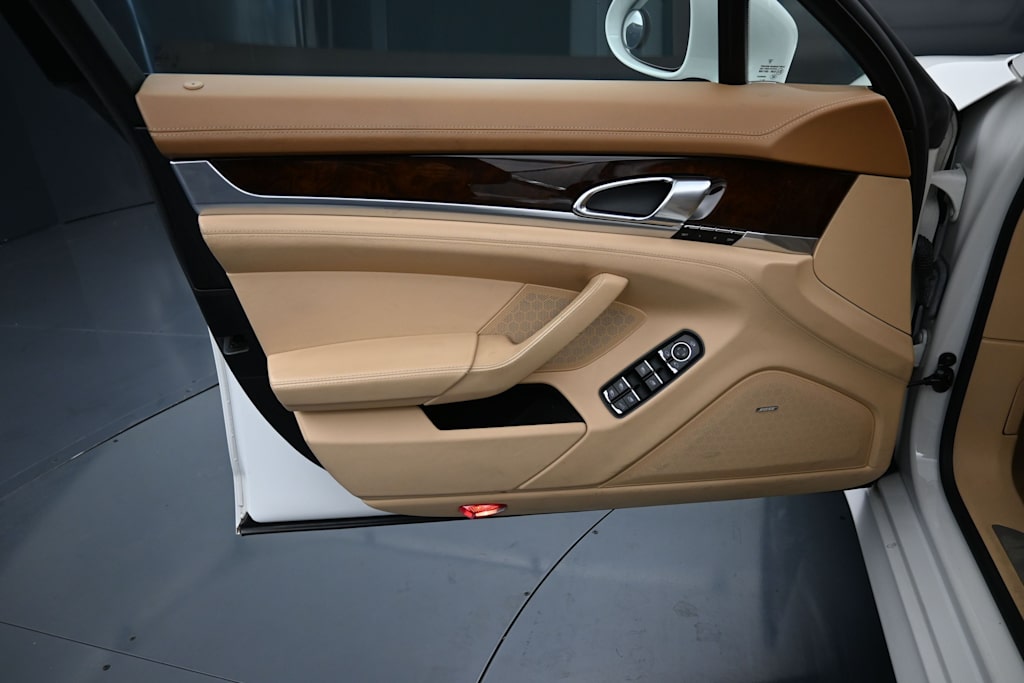 Thumbnail: 2011 Porsche Panamera - 20