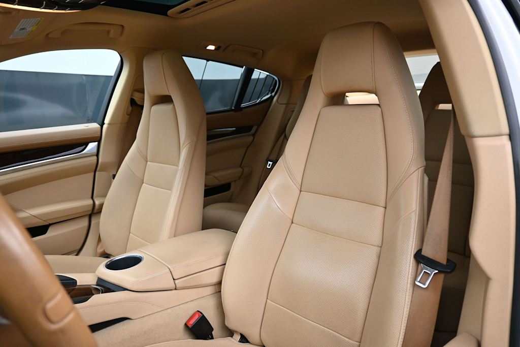 Thumbnail: 2011 Porsche Panamera - 10