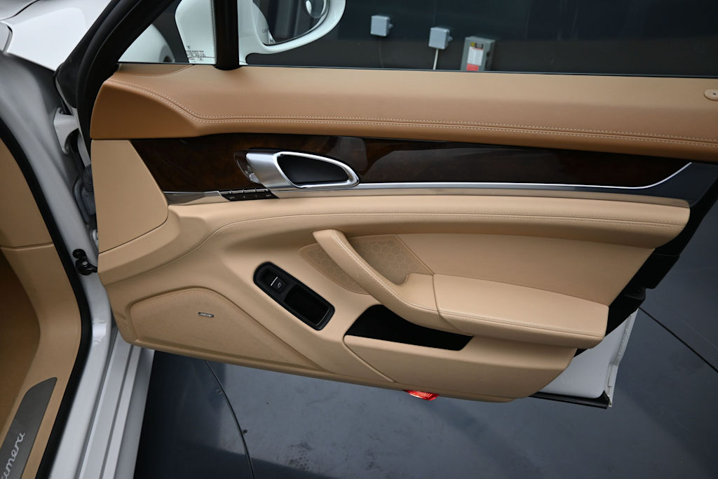 Thumbnail: 2011 Porsche Panamera - 26