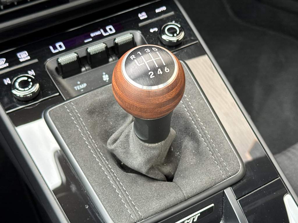 Thumbnail: 2025 Porsche 911 - 14