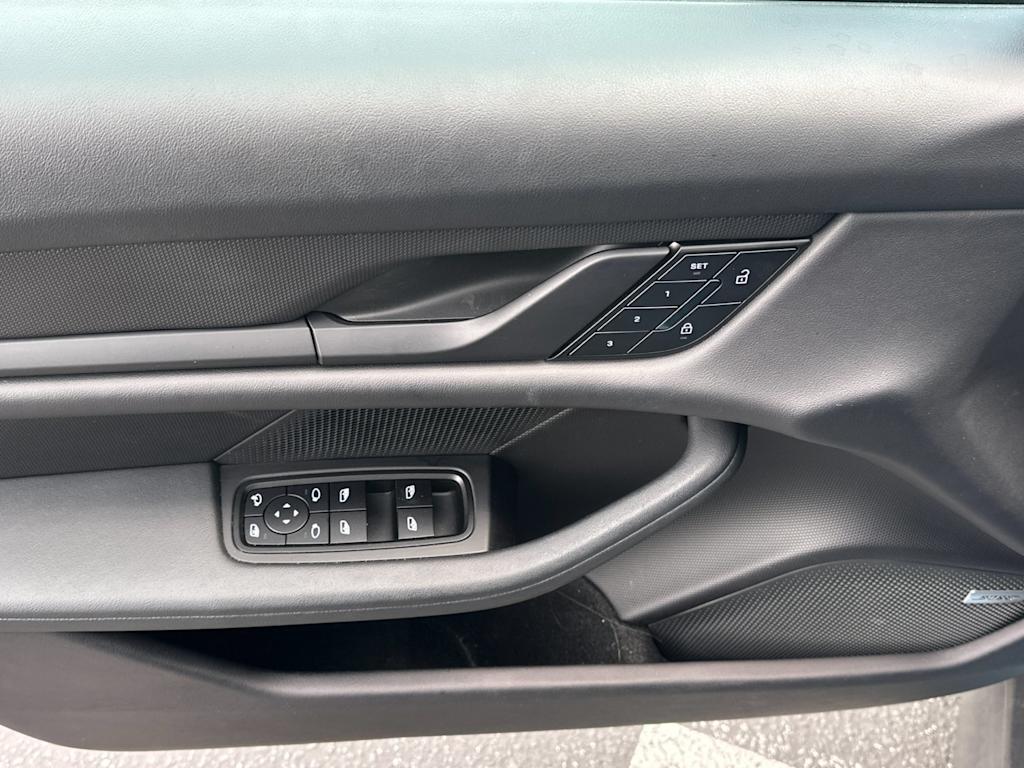 2022 Porsche Taycan  20