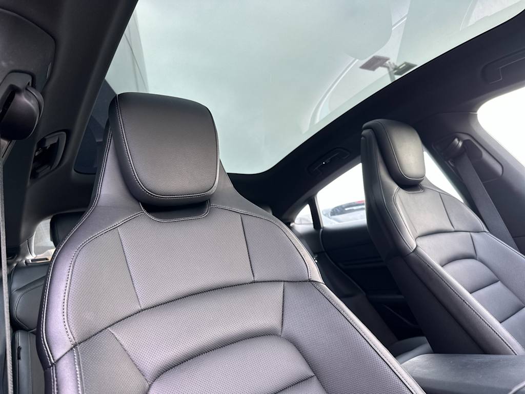 2022 Porsche Taycan  22