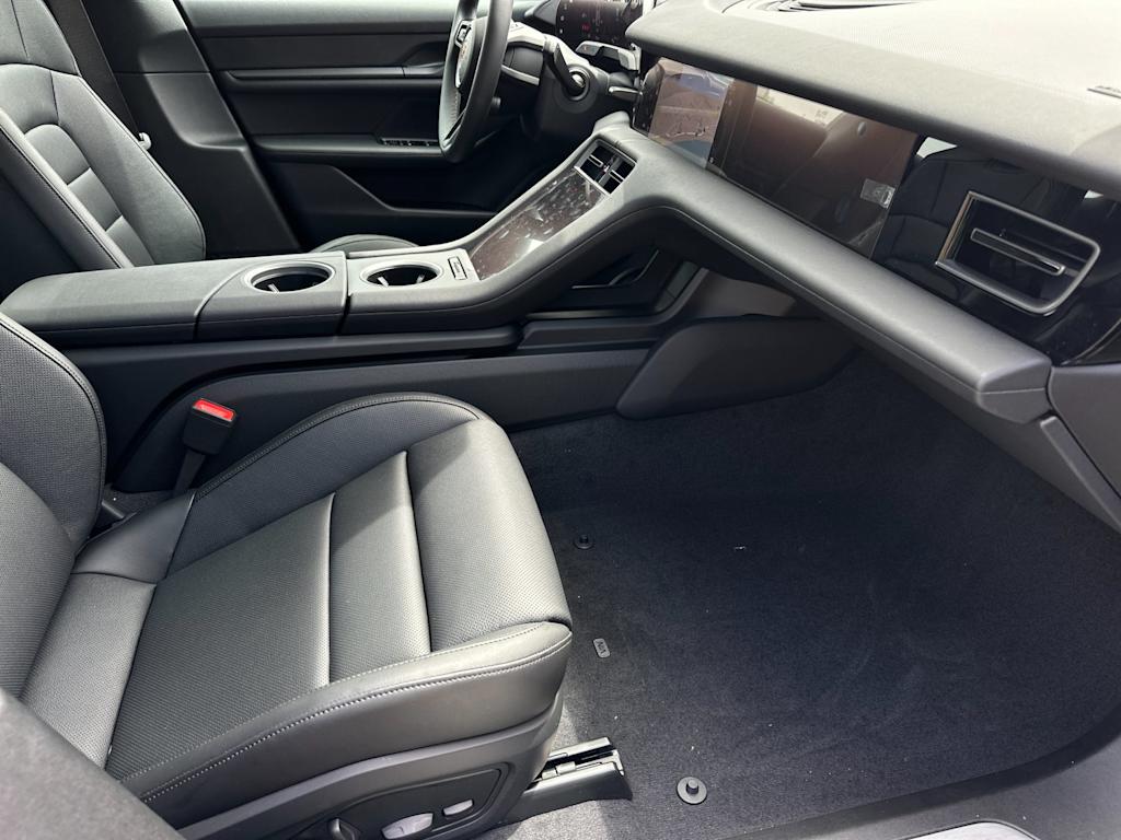 Thumbnail: 2025 Porsche Taycan - 10