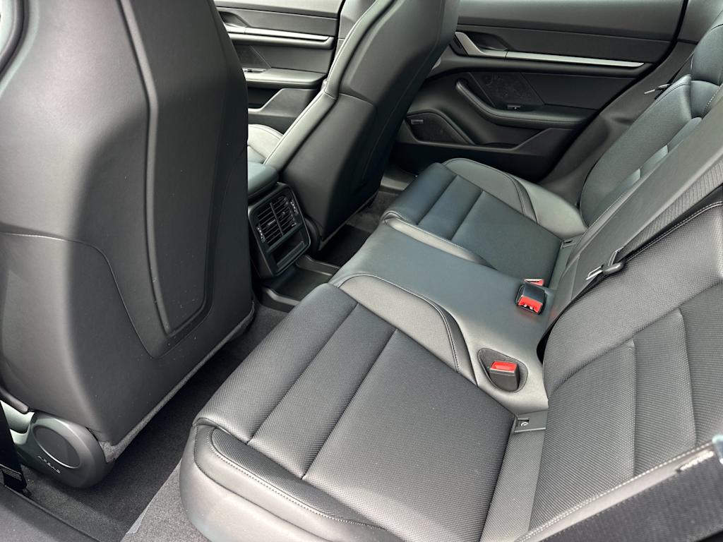 Thumbnail: 2025 Porsche Taycan - 11