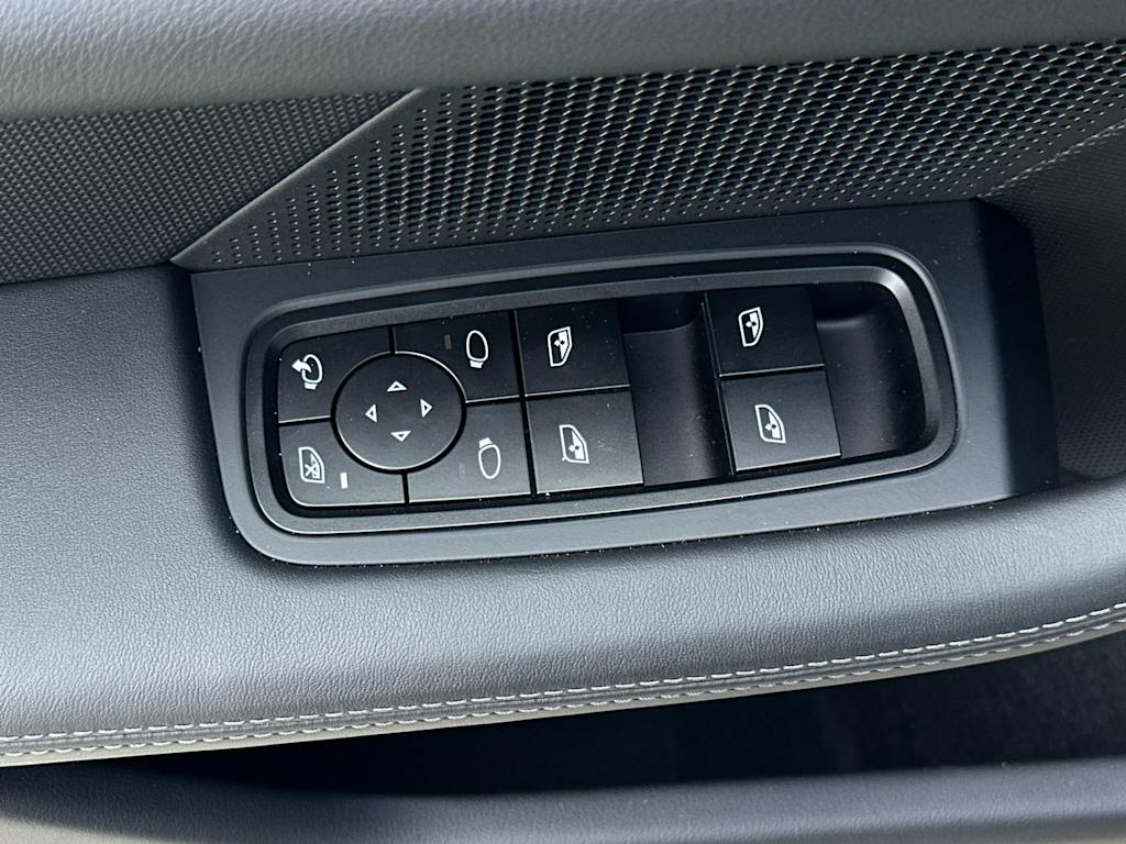 Thumbnail: 2025 Porsche Taycan - 20