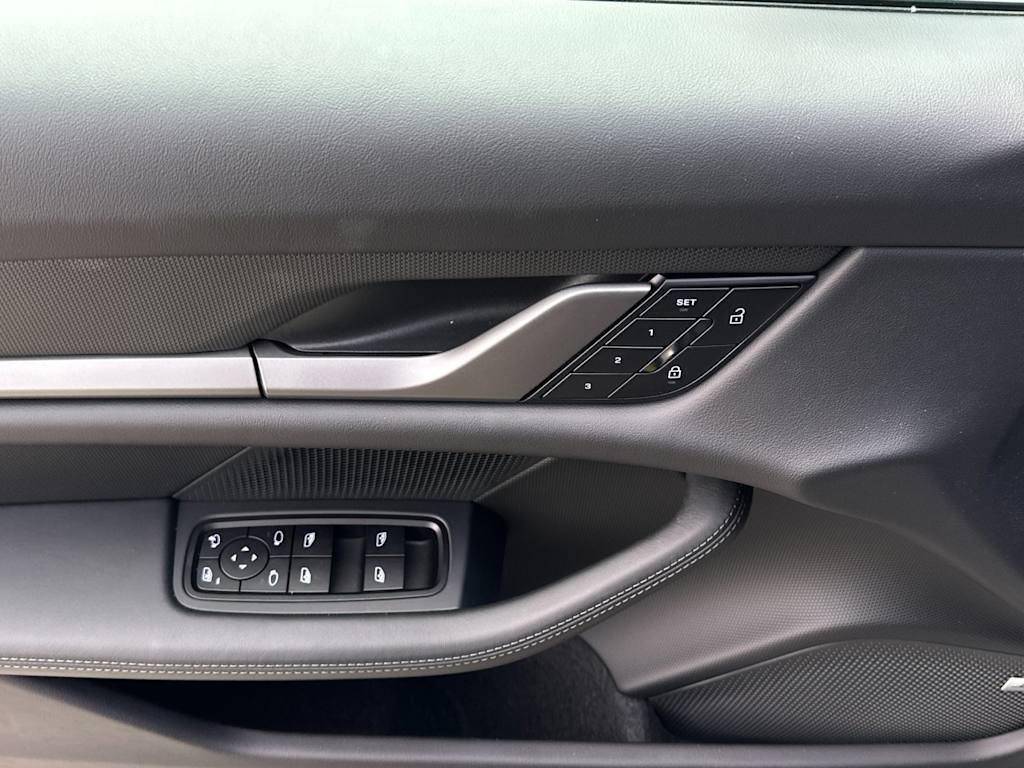 Thumbnail: 2025 Porsche Taycan - 19