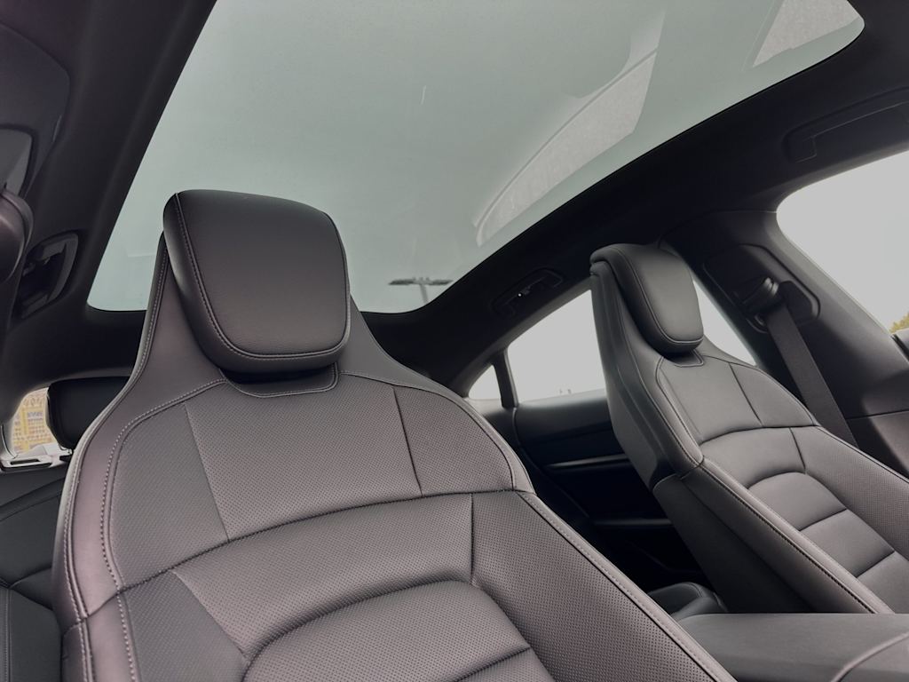 Thumbnail: 2025 Porsche Taycan - 21