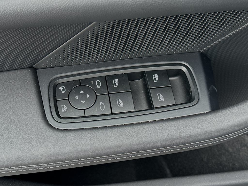 Thumbnail: 2025 Porsche Taycan - 20