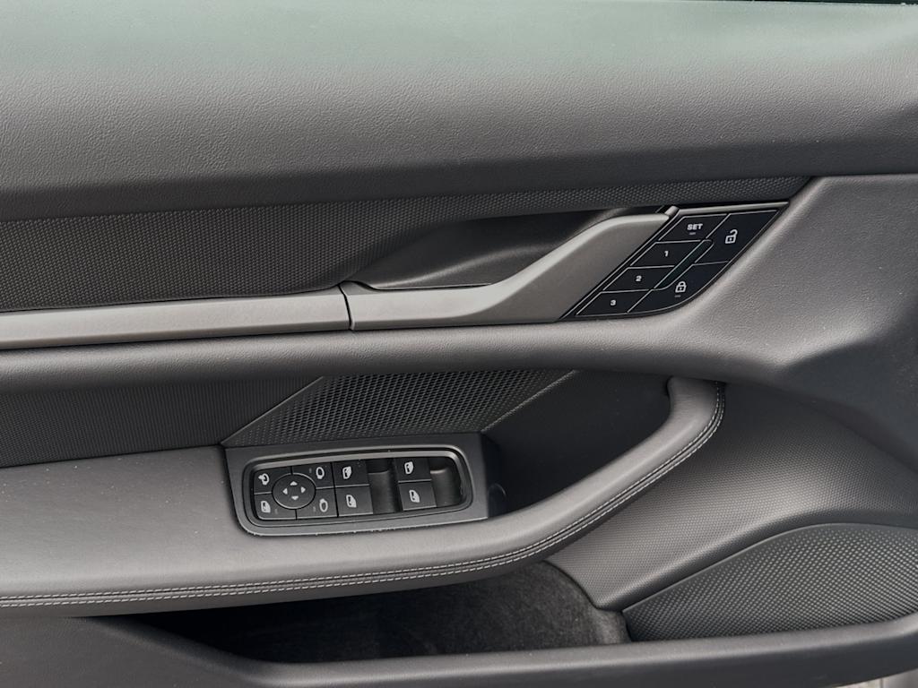 Thumbnail: 2025 Porsche Taycan - 19