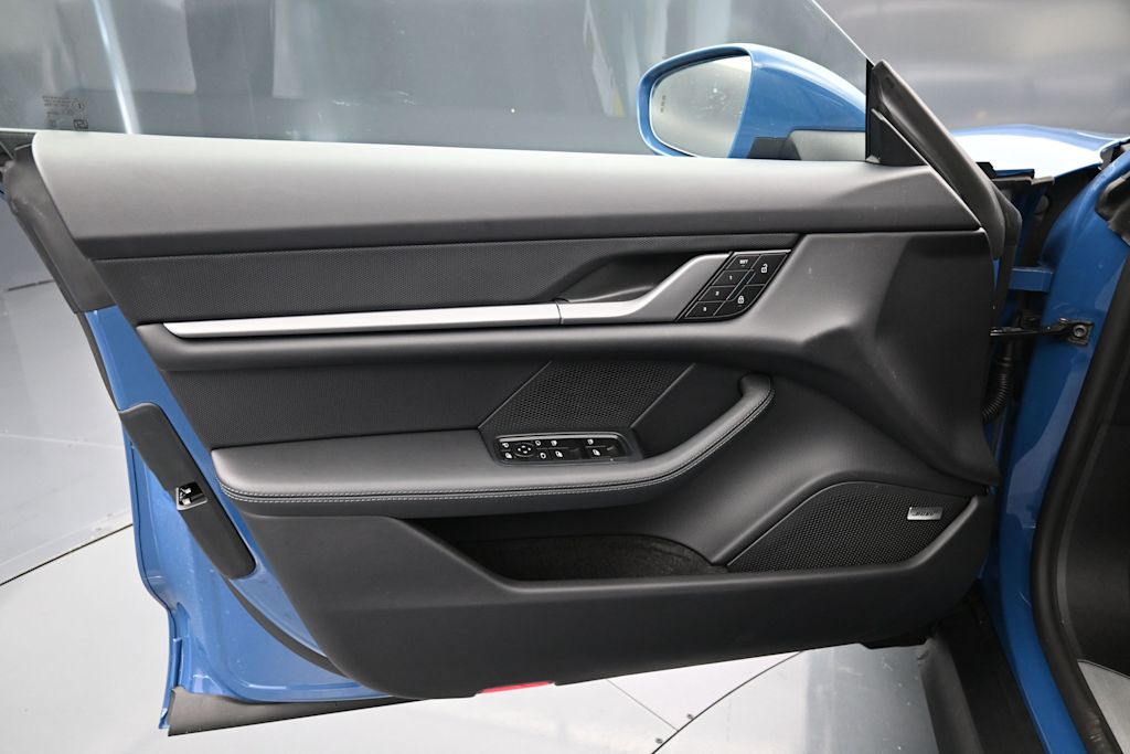 Thumbnail: 2026 Porsche Taycan - 15