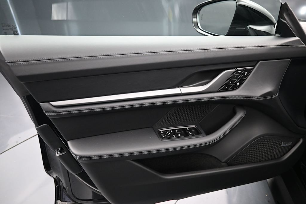 Thumbnail: 2026 Porsche Taycan - 15