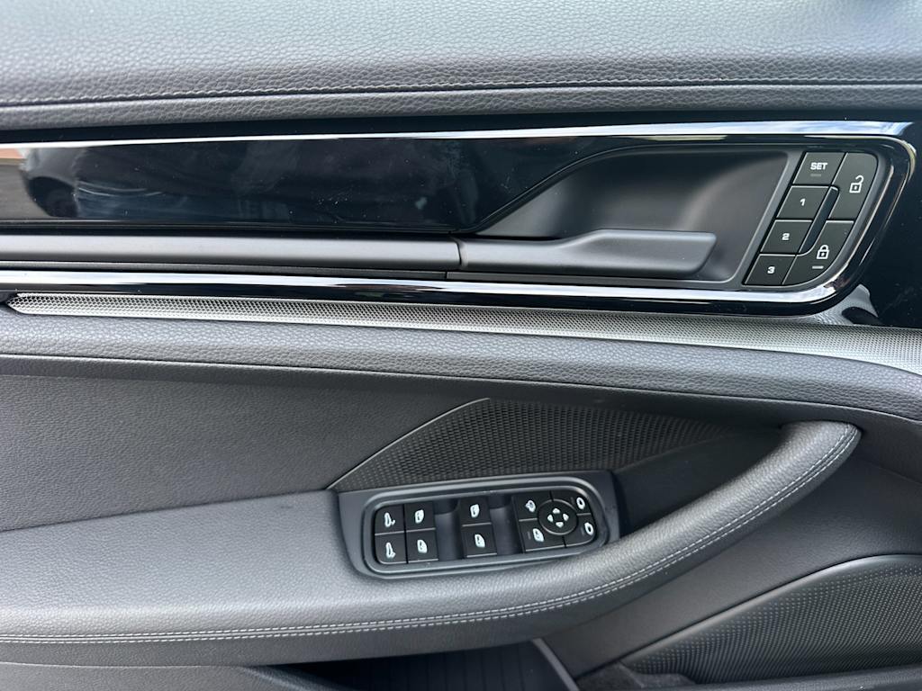 Thumbnail: 2026 Porsche Panamera - 20