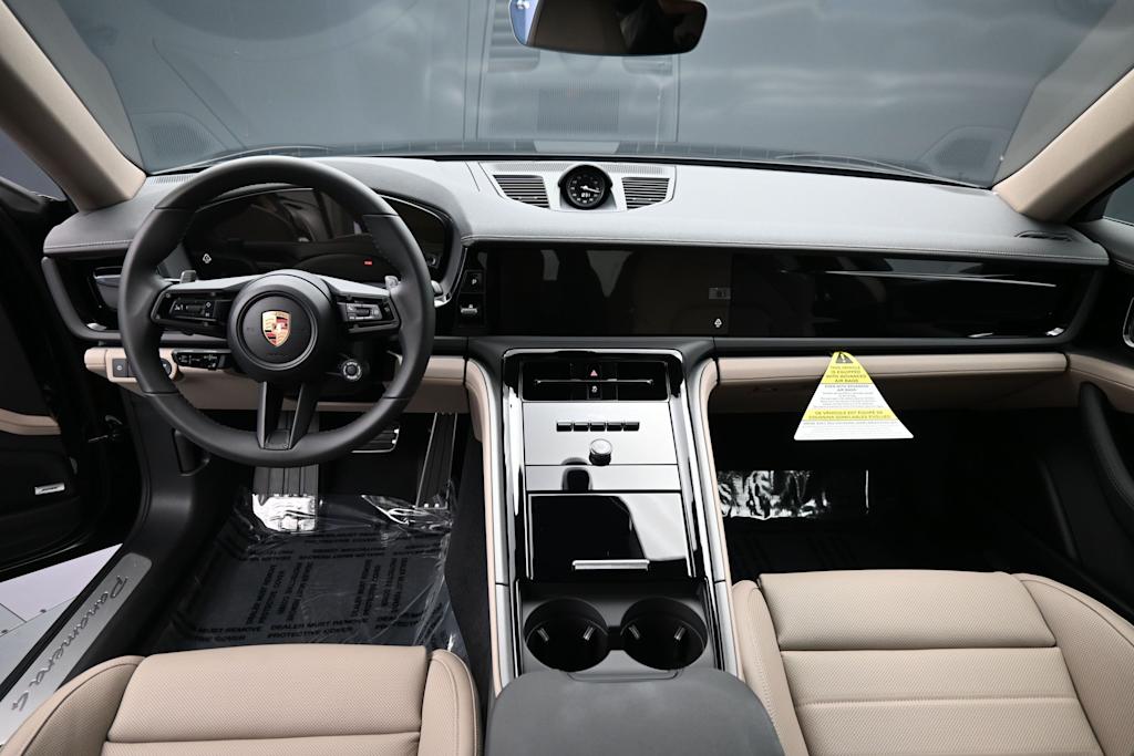 Thumbnail: 2026 Porsche Panamera - 7