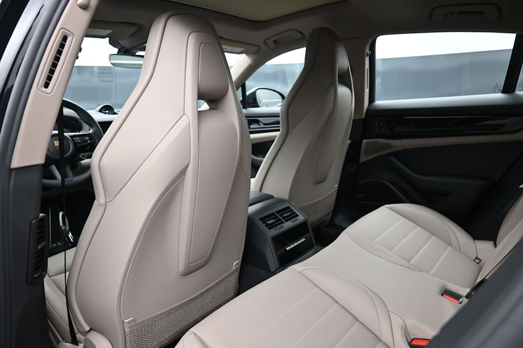 Thumbnail: 2026 Porsche Panamera - 21