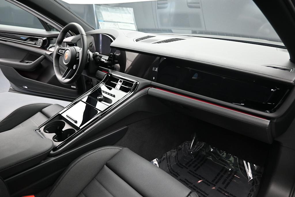 Thumbnail: 2026 Porsche Panamera - 12