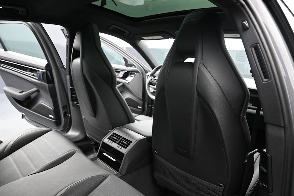 Thumbnail: 2026 Porsche Panamera - 9