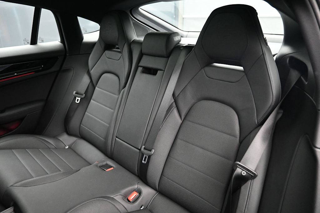 Thumbnail: 2026 Porsche Panamera - 10
