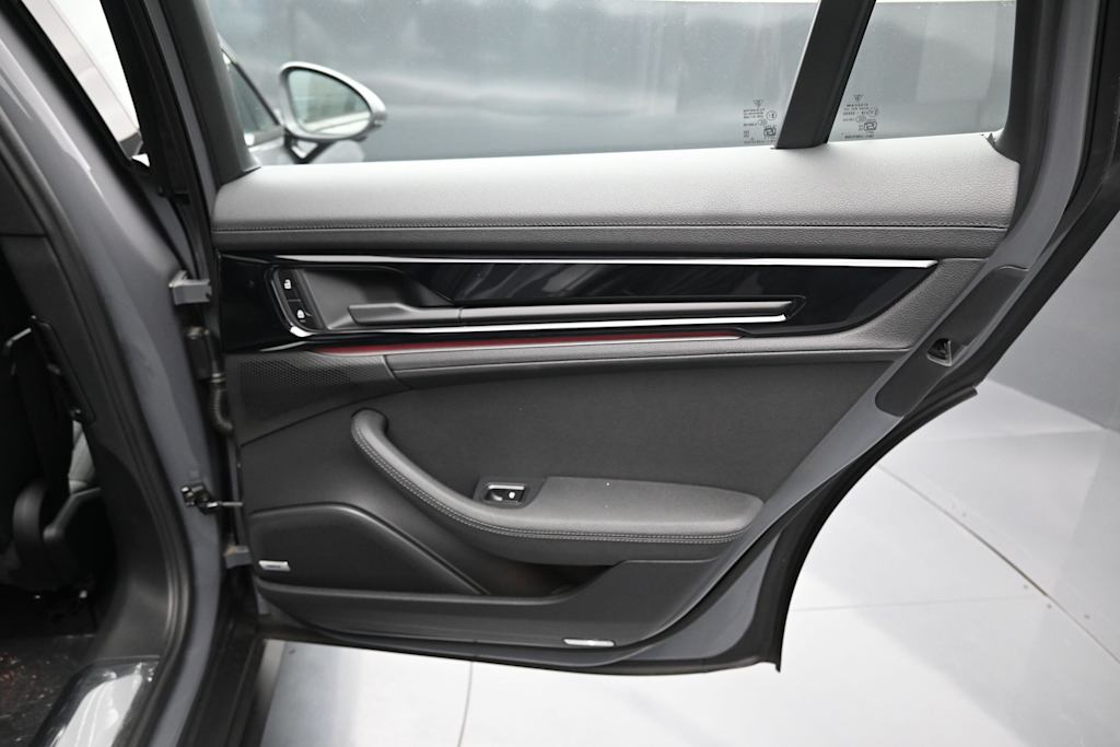 Thumbnail: 2026 Porsche Panamera - 25