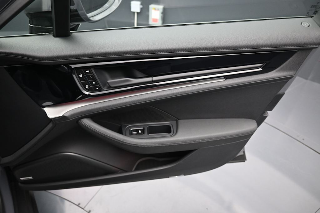 Thumbnail: 2026 Porsche Panamera - 26