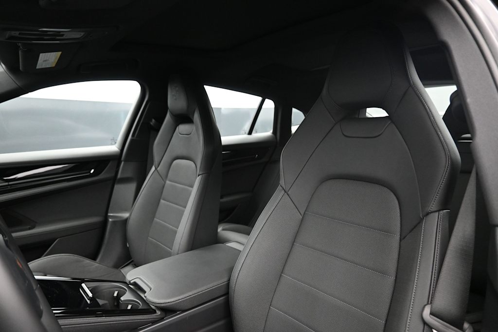 Thumbnail: 2026 Porsche Panamera - 8