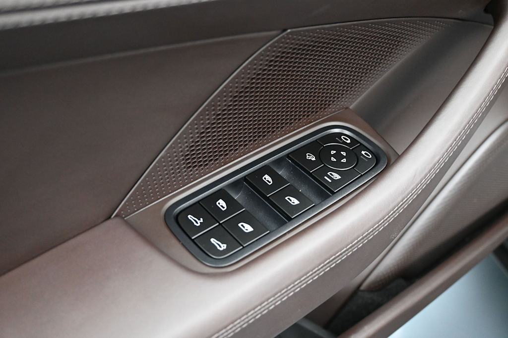 Thumbnail: 2026 Porsche Panamera - 17
