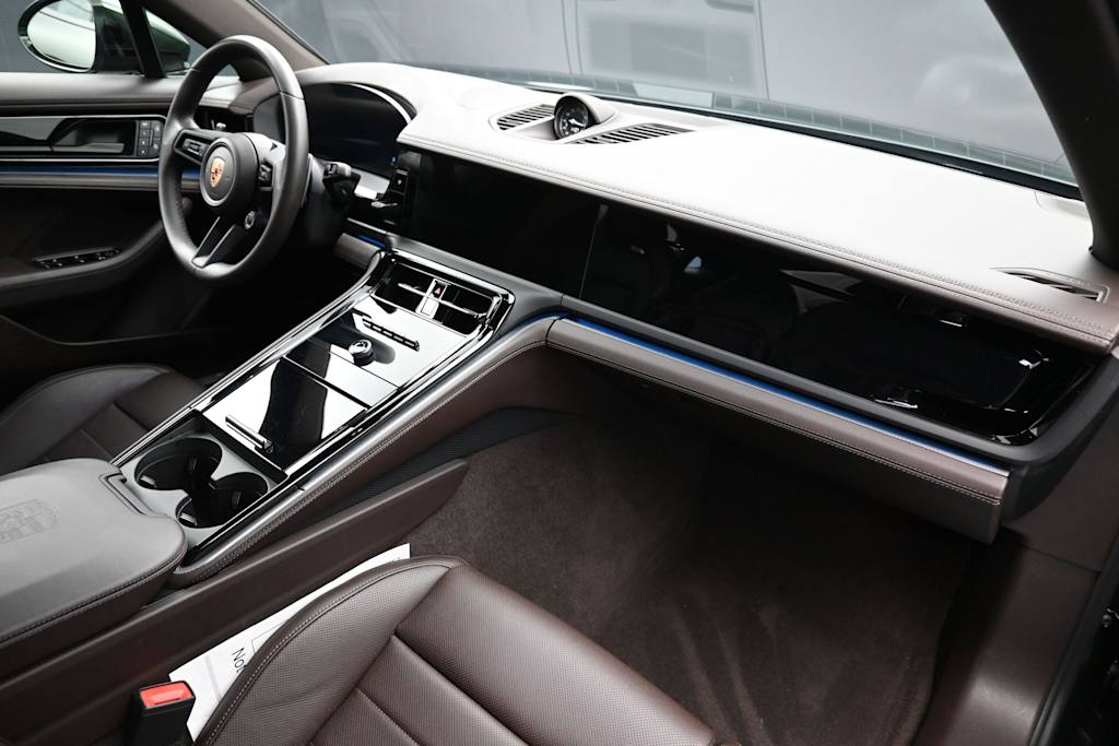 Thumbnail: 2026 Porsche Panamera - 11