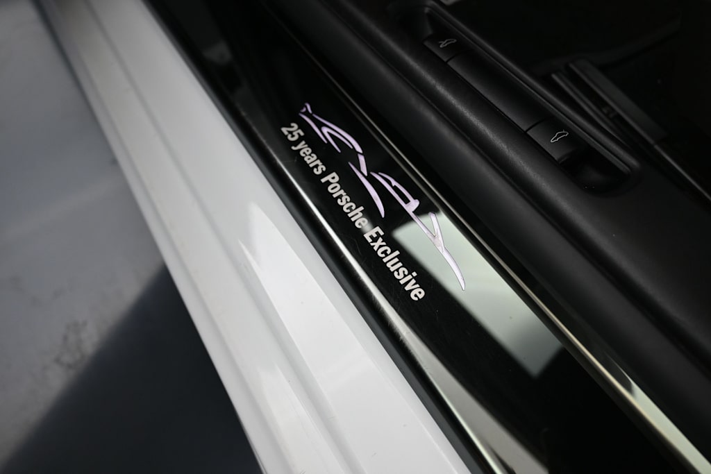 Thumbnail: 2012 Porsche 911 - 22