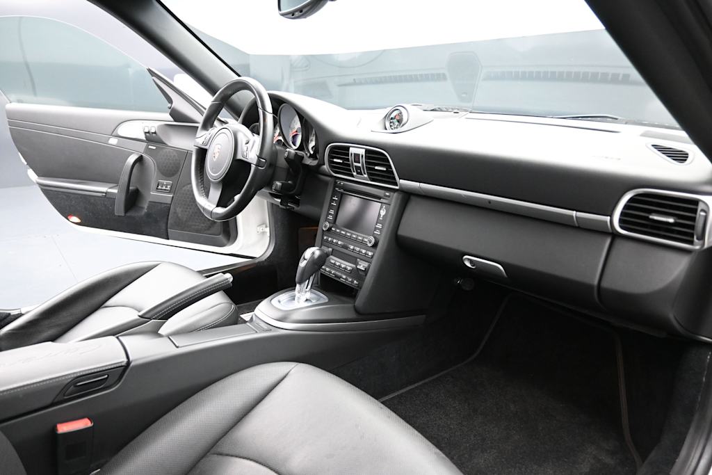Thumbnail: 2012 Porsche 911 - 12