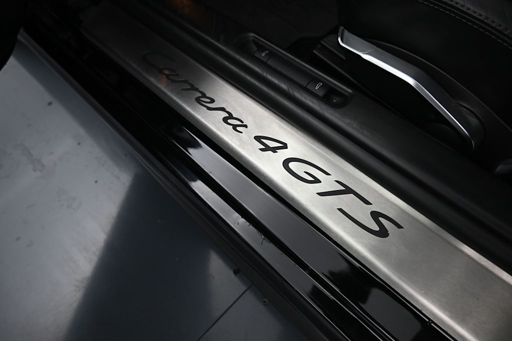 Thumbnail: 2012 Porsche 911 - 23